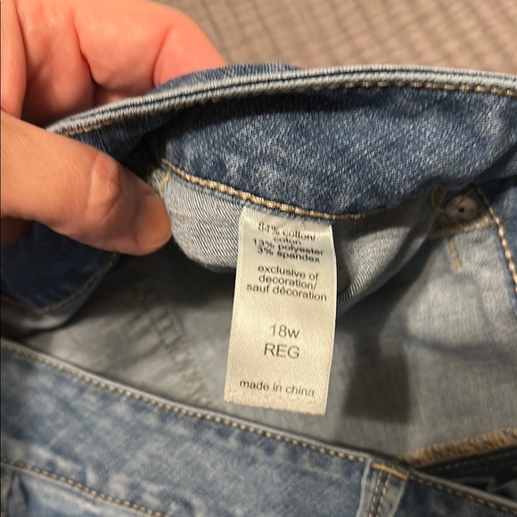 Maurice’s Skinny Crop Distressed Blue Jeans - Picture 2 of 3